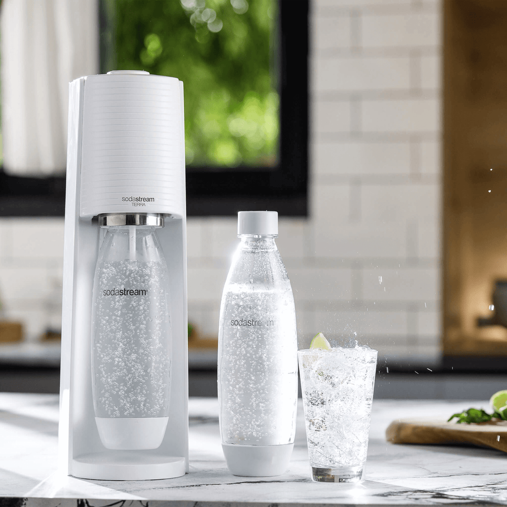 SodaStream TERRA 1100447490 Lot promo flacons de gaz à eau avec cylindre  CO2 et 3 bouteilles en plastique lavables au lave-vaisselle Blanc Hauteur  44 cm : : Cuisine et Maison